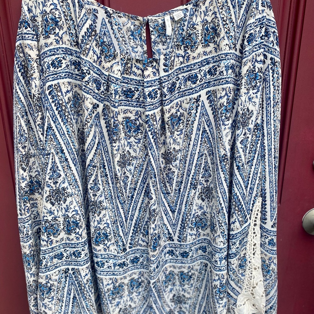 Blue and White Dressy Blouse Chiffon Top with Lace Sleeve Sz 26-28W Est 1946